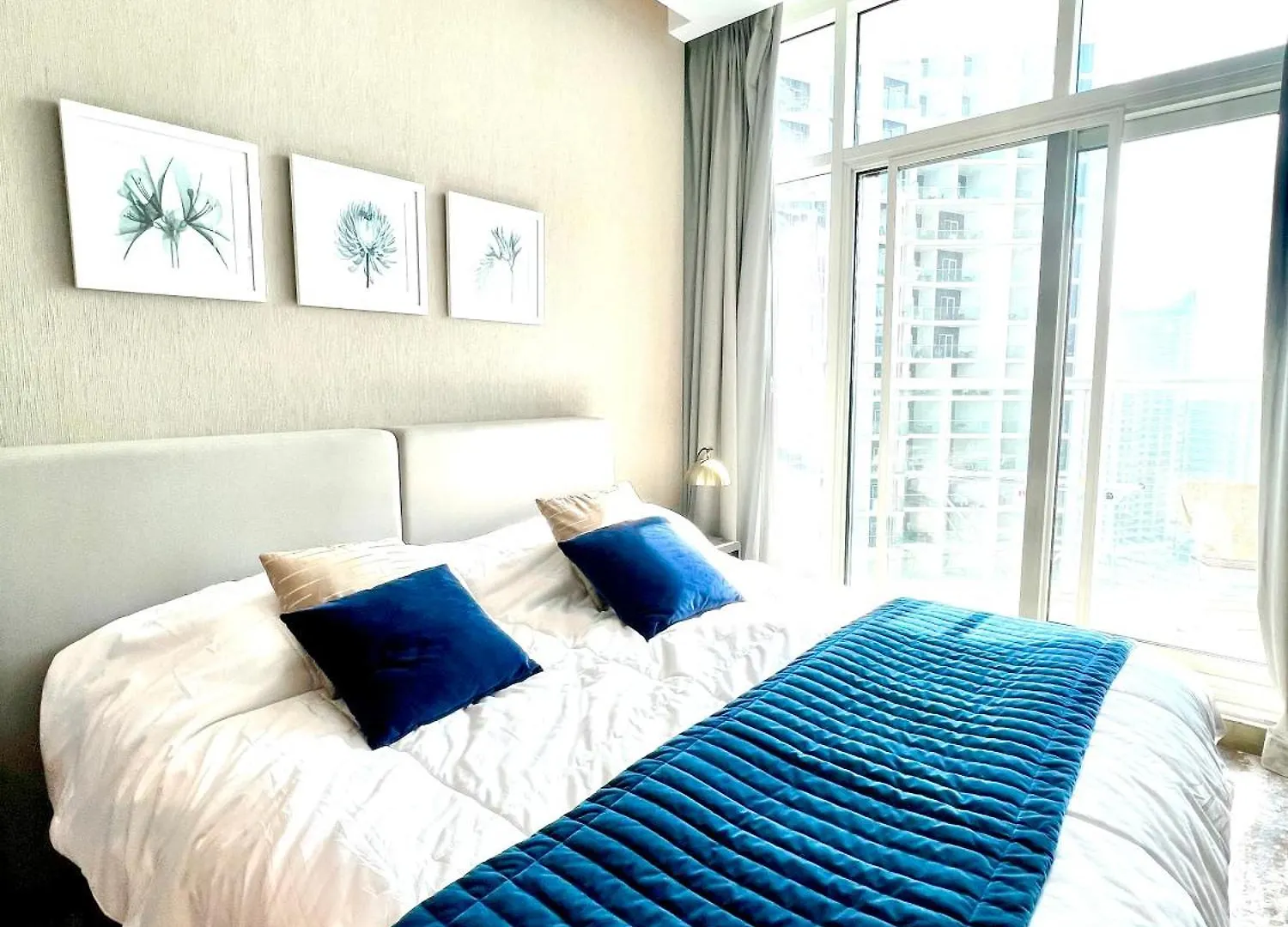 Luxury Studio Near Burj Khalifa contacts